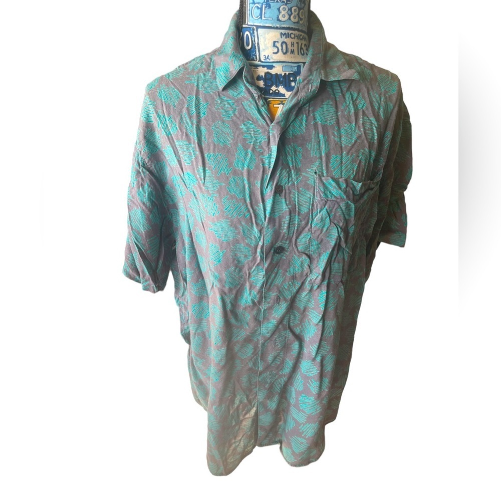 Men’s vintage shirt sleeve button down size M